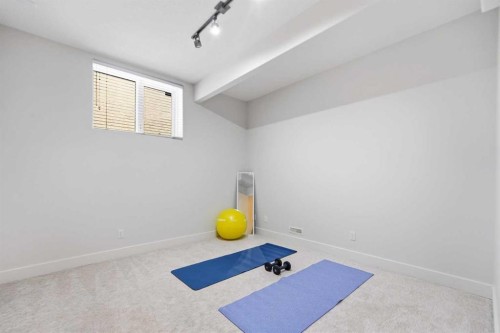 16 Hamptons Cove Nw, Calgary, AB - Indoor Photo Showing Other Room