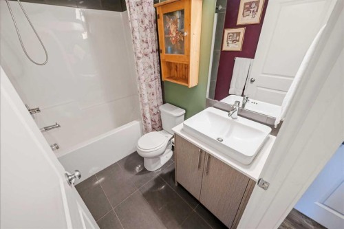 7206-302 Skyview Ranch Drive Ne, Calgary, AB - Indoor Photo Showing Bathroom