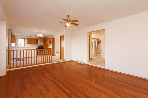 39 Signature Mews Sw, Calgary, AB - Indoor Photo Showing Other Room