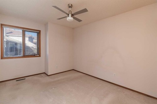 39 Signature Mews Sw, Calgary, AB - Indoor Photo Showing Other Room