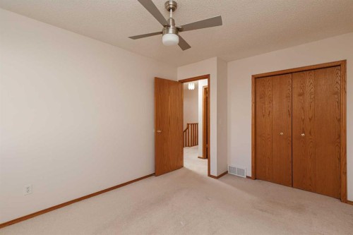 39 Signature Mews Sw, Calgary, AB - Indoor Photo Showing Other Room