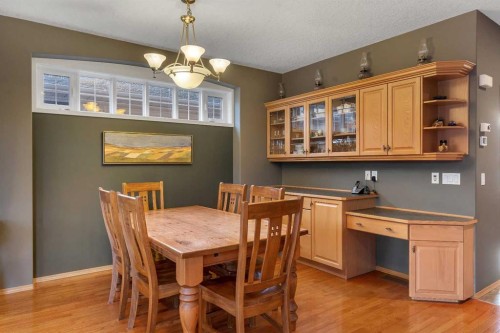 15 Rosery Drive Nw, Calgary, AB - Indoor Photo Showing Dining Room