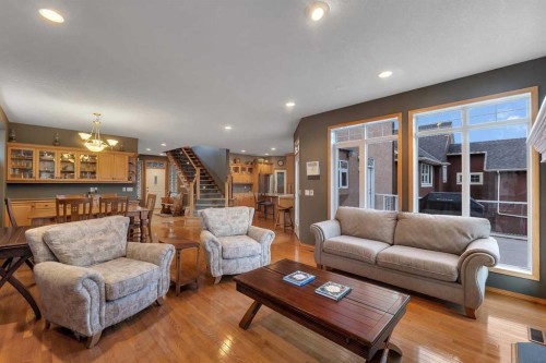 15 Rosery Drive Nw, Calgary, AB - Indoor Photo Showing Living Room