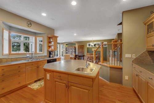 15 Rosery Drive Nw, Calgary, AB - Indoor Photo Showing Kitchen With Double Sink
