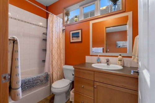 15 Rosery Drive Nw, Calgary, AB - Indoor Photo Showing Bathroom