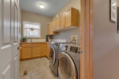 15 Rosery Drive Nw, Calgary, AB - Indoor Photo Showing Laundry Room