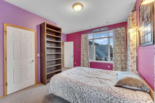 15 Rosery Drive Nw, Calgary, AB - Indoor Photo Showing Bedroom