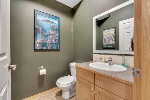 15 Rosery Drive Nw, Calgary, AB - Indoor Photo Showing Bathroom