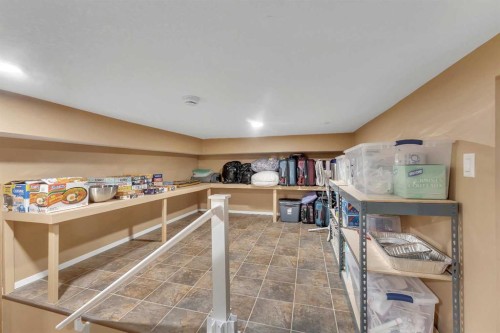 15 Rosery Drive Nw, Calgary, AB - Indoor Photo Showing Other Room