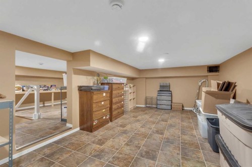 15 Rosery Drive Nw, Calgary, AB - Indoor