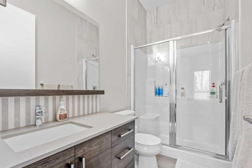 124 Mahogany Centre Se, Calgary, AB - Indoor Photo Showing Bathroom
