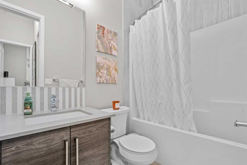 124 Mahogany Centre Se, Calgary, AB - Indoor Photo Showing Bathroom