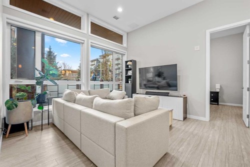 124 Mahogany Centre Se, Calgary, AB - Indoor Photo Showing Living Room