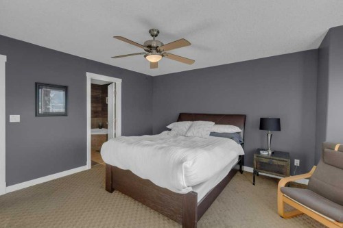 7314 34 Avenue Nw, Calgary, AB - Indoor Photo Showing Bedroom
