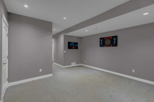 7314 34 Avenue Nw, Calgary, AB - Indoor Photo Showing Other Room