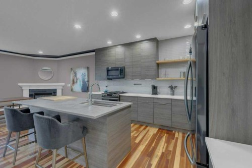 7314 34 Avenue Nw, Calgary, AB - Indoor Photo Showing Kitchen With Double Sink With Upgraded Kitchen