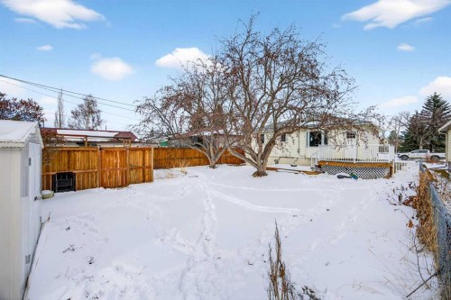 23 Beaupre Crescent Nw, Calgary, AB - Outdoor