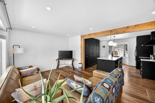 23 Beaupre Crescent Nw, Calgary, AB - Indoor Photo Showing Other Room