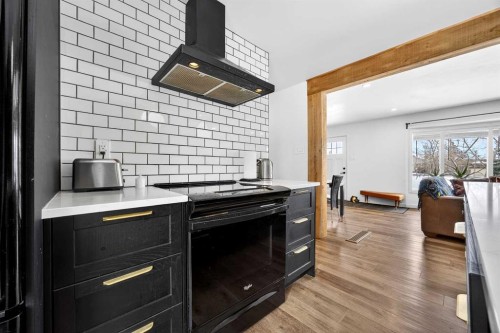 23 Beaupre Crescent Nw, Calgary, AB - Indoor Photo Showing Other Room