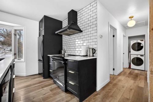 23 Beaupre Crescent Nw, Calgary, AB - Indoor Photo Showing Kitchen
