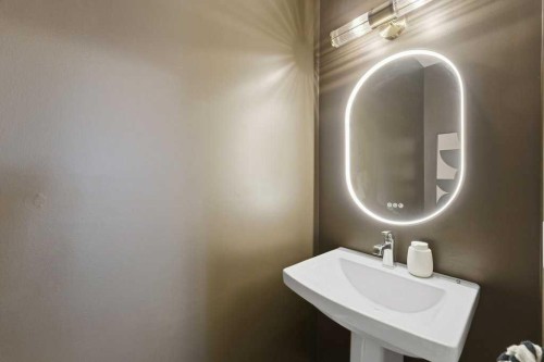 34 Walgrove Link Se, Calgary, AB - Indoor Photo Showing Bathroom