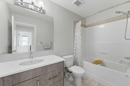 34 Walgrove Link Se, Calgary, AB - Indoor Photo Showing Bathroom