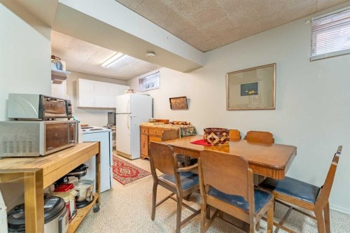 424 Tavender Road Nw, Calgary, AB - Indoor