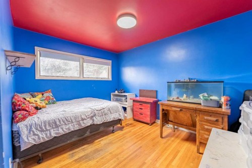 424 Tavender Road Nw, Calgary, AB - Indoor Photo Showing Bedroom