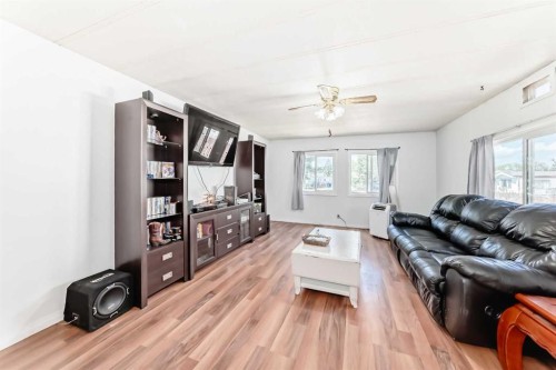 14 Birch Close, Olds, AB - Indoor Photo Showing Living Room