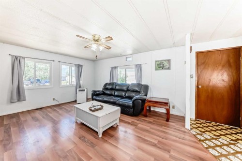 14 Birch Close, Olds, AB - Indoor Photo Showing Living Room