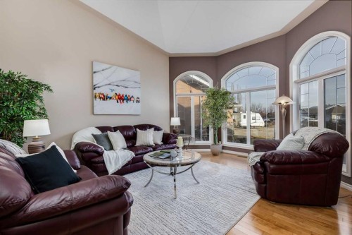 7 Filbert Close, Sylvan Lake, AB - Indoor Photo Showing Living Room