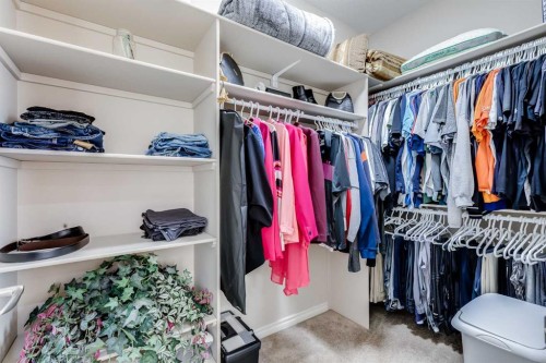 7 Filbert Close, Sylvan Lake, AB - Indoor With Storage