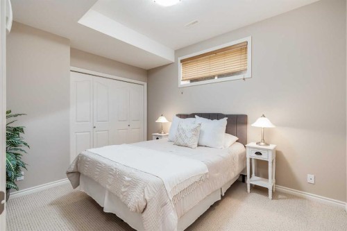 7 Filbert Close, Sylvan Lake, AB - Indoor Photo Showing Bedroom