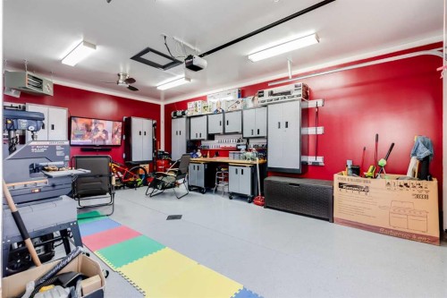 7 Filbert Close, Sylvan Lake, AB - Indoor Photo Showing Garage
