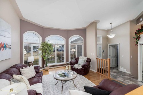 7 Filbert Close, Sylvan Lake, AB - Indoor Photo Showing Living Room