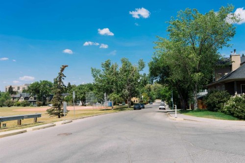 2716 3 Avenue Nw, Calgary, AB - Outdoor