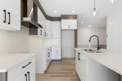 23 St. Andrews Close, Lyalta, AB - Indoor Photo Showing Kitchen With Double Sink With Upgraded Kitchen