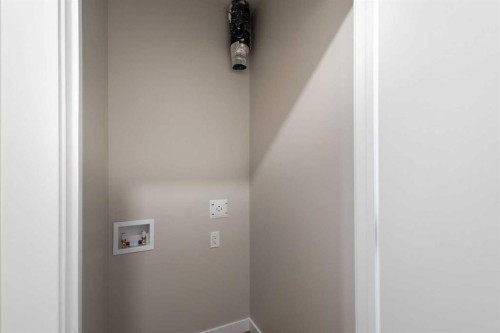 198 Silver Brook Road Nw, Calgary, AB - Indoor Photo Showing Other Room
