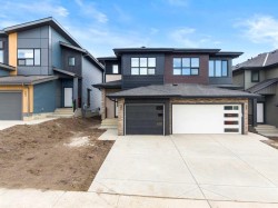27 Heritage Heath  Cochrane, AB T4C 3L3