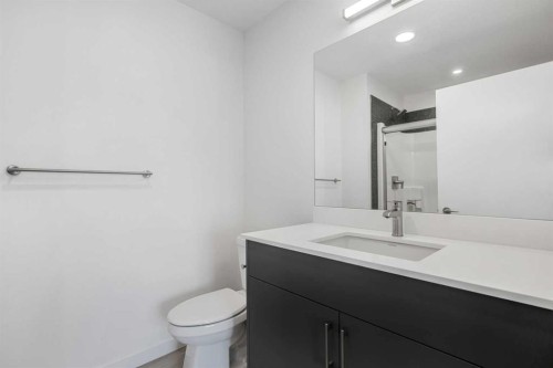 27 Heritage Heath, Cochrane, AB - Indoor Photo Showing Bathroom