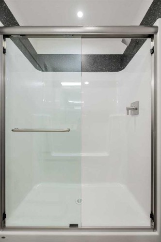 27 Heritage Heath, Cochrane, AB - Indoor Photo Showing Bathroom