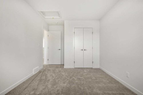 31 Heritage Heath, Cochrane, AB - Indoor Photo Showing Other Room