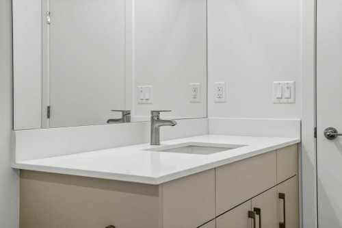 31 Heritage Heath, Cochrane, AB - Indoor Photo Showing Bathroom