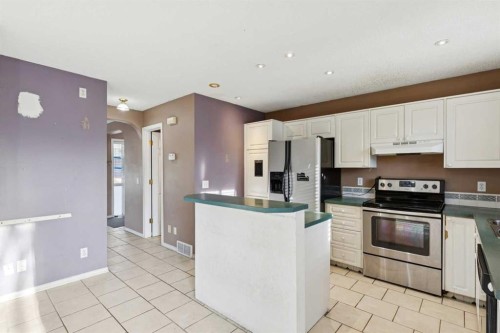 47 Covewood Park Ne, Calgary, AB - Indoor Photo Showing Kitchen