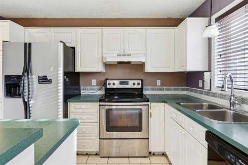 47 Covewood Park Ne, Calgary, AB - Indoor Photo Showing Kitchen With Double Sink