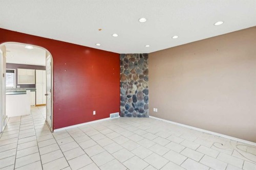 47 Covewood Park Ne, Calgary, AB - Indoor Photo Showing Other Room