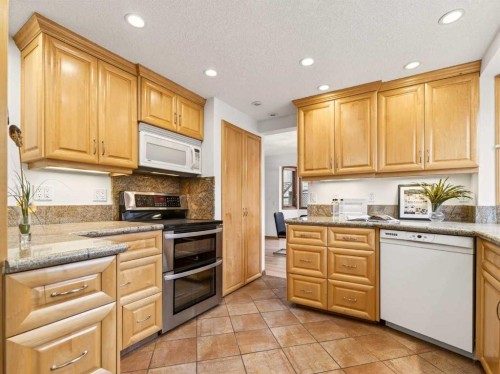 511 Ranch Estates Place Nw, Calgary, AB - Indoor Photo Showing Kitchen