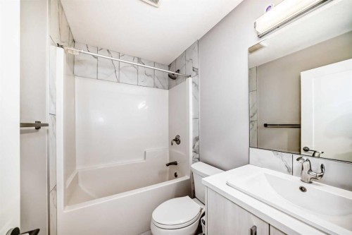 896 West Lakeview Drive, Chestermere, AB - Indoor Photo Showing Bathroom