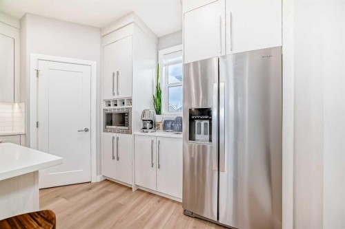 896 West Lakeview Drive, Chestermere, AB - Indoor Photo Showing Kitchen