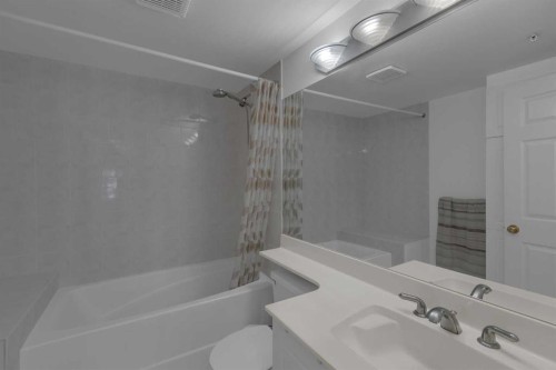 103-923 15 Avenue Sw, Calgary, AB - Indoor Photo Showing Bathroom